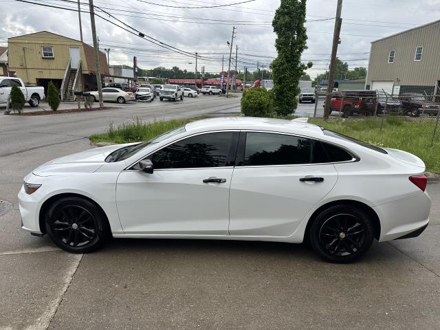 2017 Chevrolet Malibu 1LT photo 5