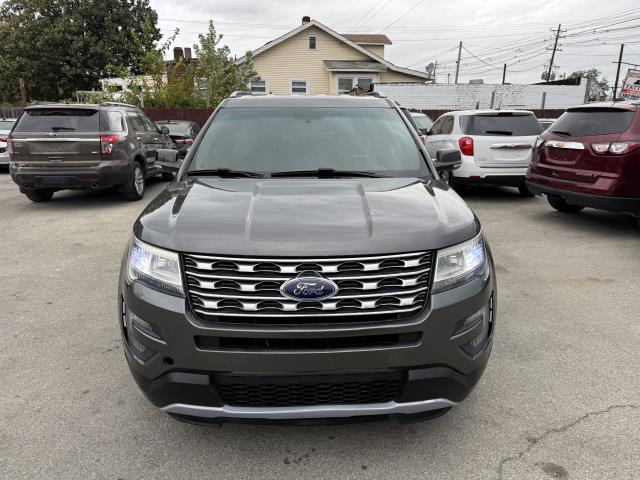 2016 Ford Explorer XLT photo 2