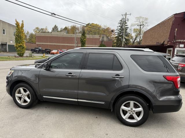 2016 Ford Explorer XLT photo 5