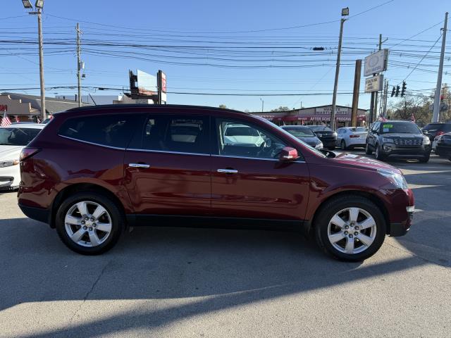 2016 Chevrolet Traverse 1LT photo 3