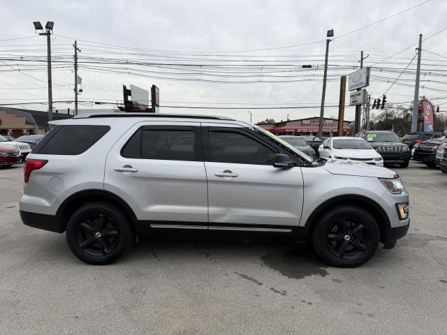 2016 Ford Explorer XLT photo 3