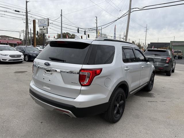 2016 Ford Explorer XLT photo 4