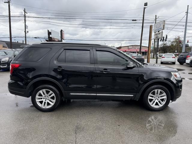 2018 Ford Explorer XLT photo 3