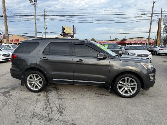 2016 Ford Explorer XLT photo 3