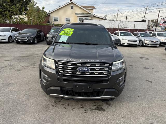 2016 Ford Explorer XLT photo 2