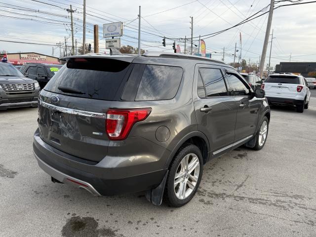 2016 Ford Explorer XLT photo 4