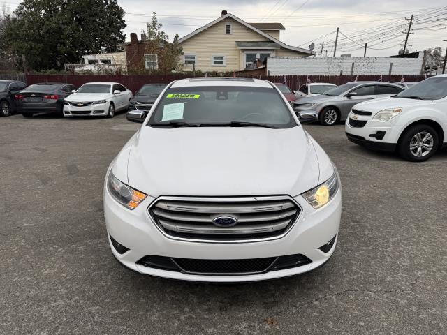 2015 Ford Taurus Limited photo 2