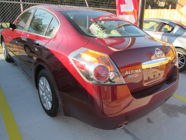 2010 Nissan Altima S photo 3