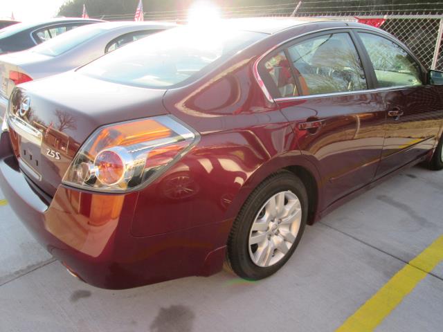 2010 Nissan Altima S photo 4