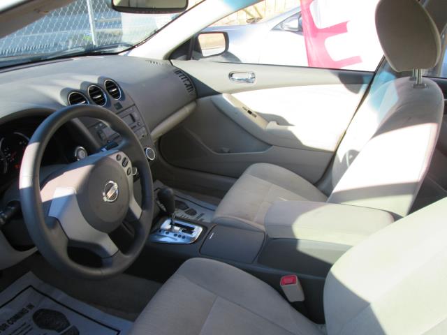 2010 Nissan Altima S photo 5